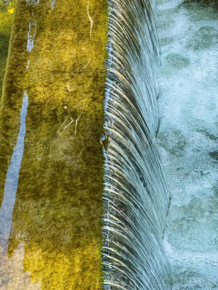 paredes para formar pscinas naturais em cachoeiras 