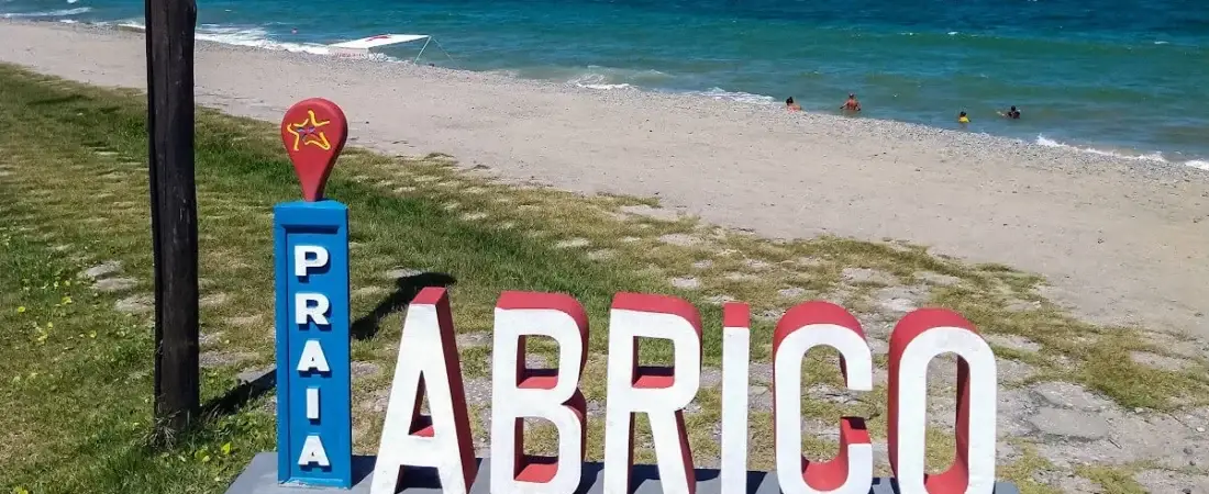 Guia Definitivo da Praia do Abricó: Regras, dicas e tudo o que você precisa saber antes de ir