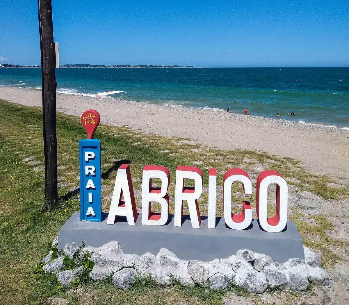 Guia Definitivo da Praia do Abricó: Regras, dicas e tudo o que você precisa saber antes de ir