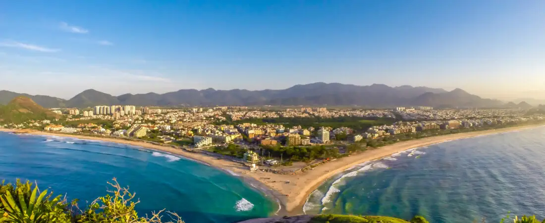 Barra e Recreio: Como escolher a praia certa para o seu estilo (e evitar a faixa errada de areia)