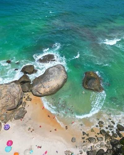 Uma vista panorâmica da Praia do Abricó