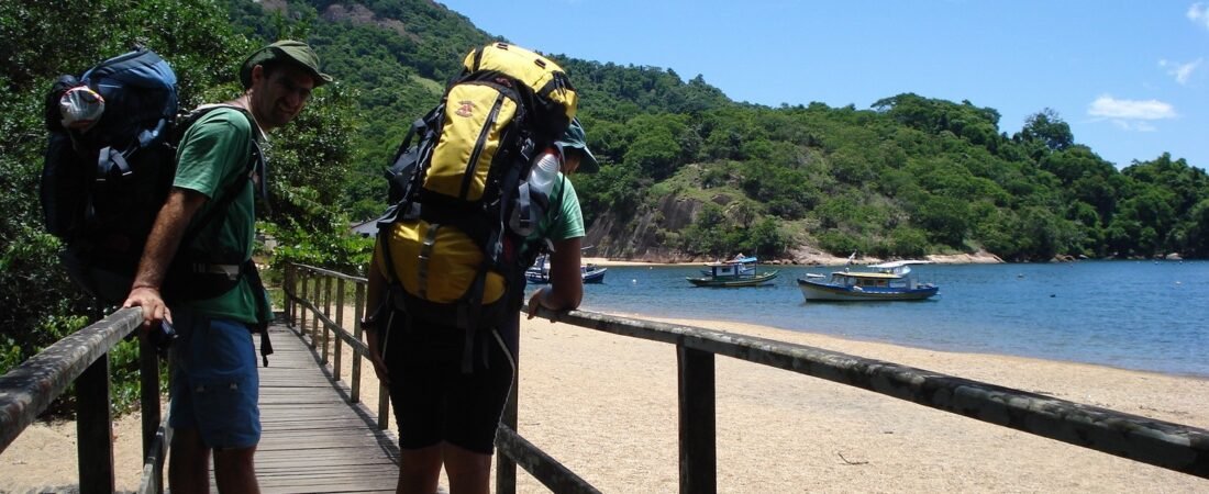 Ilha Grande Lado B: O roteiro definitivo para travessias e praias desertas