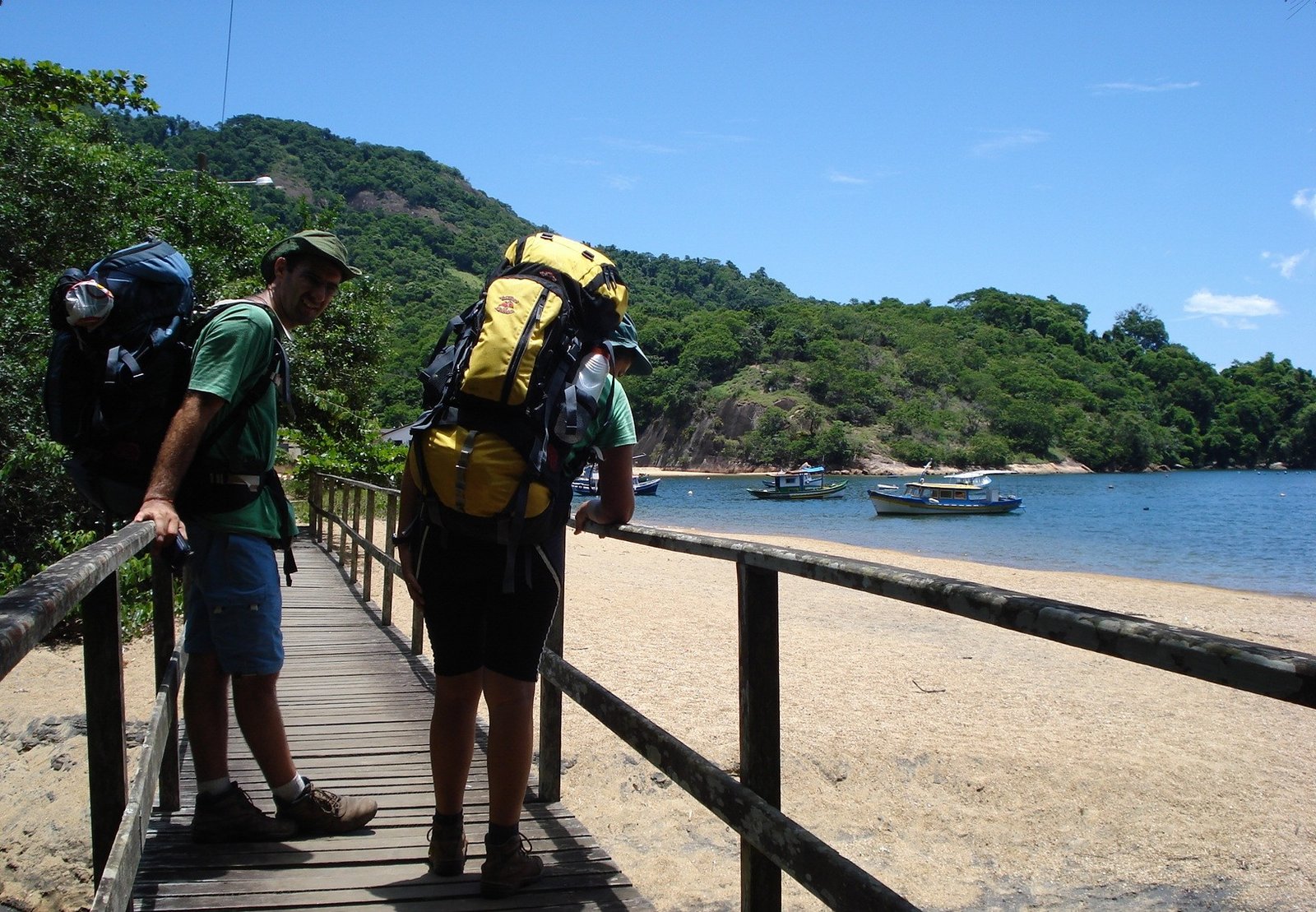 Ilha Grande Lado B: O roteiro definitivo para travessias e praias desertas