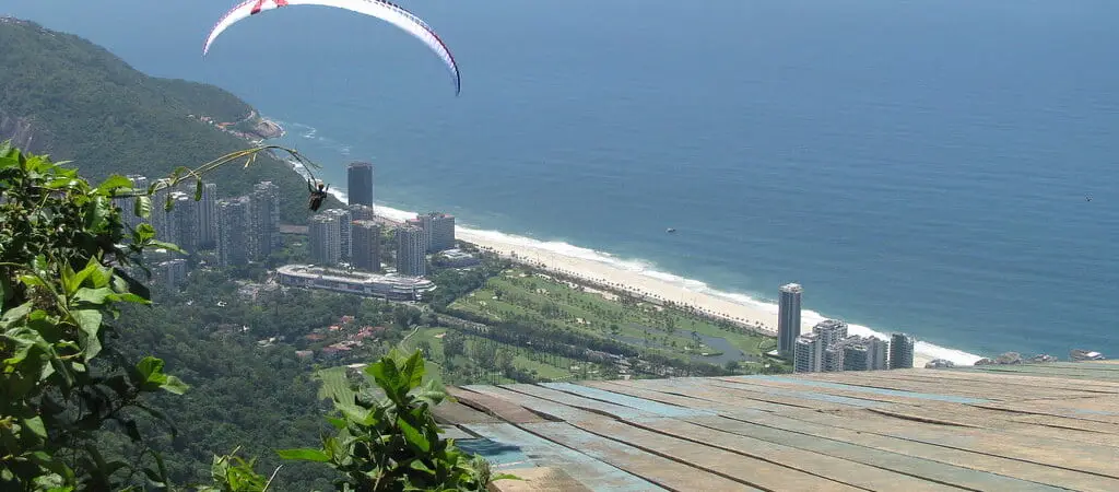 São Conrado: Onde a Praia Encontra os Parapentes e a Natureza Impressiona