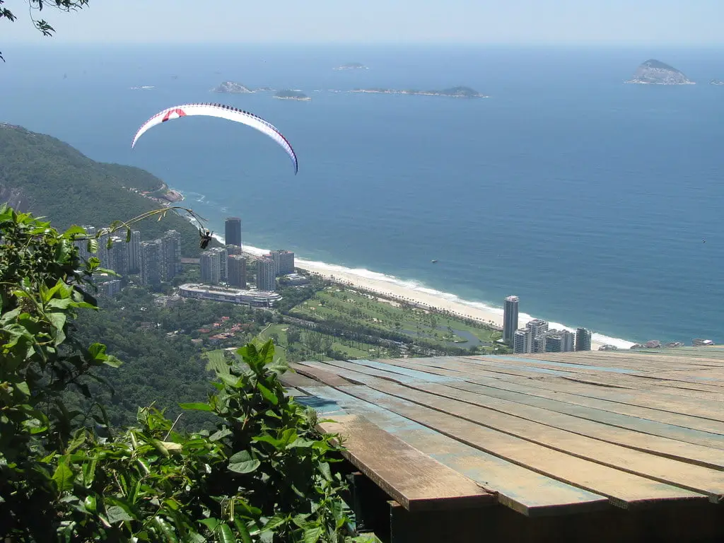 São Conrado: Onde a Praia Encontra os Parapentes e a Natureza Impressiona