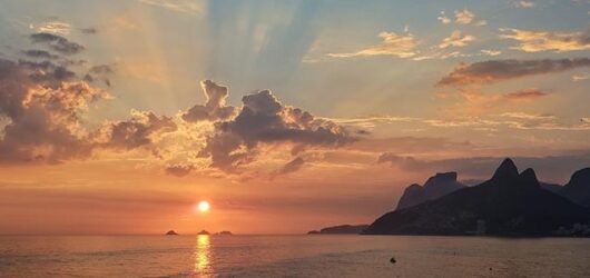 Os 4 Melhores Lugares para Ver o Pôr do Sol no Rio (Bem Longe da Lotação do Arpoador)