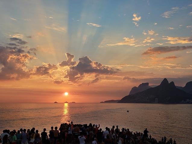 Os 4 Melhores Lugares para Ver o Pôr do Sol no Rio (Bem Longe da Lotação do Arpoador)